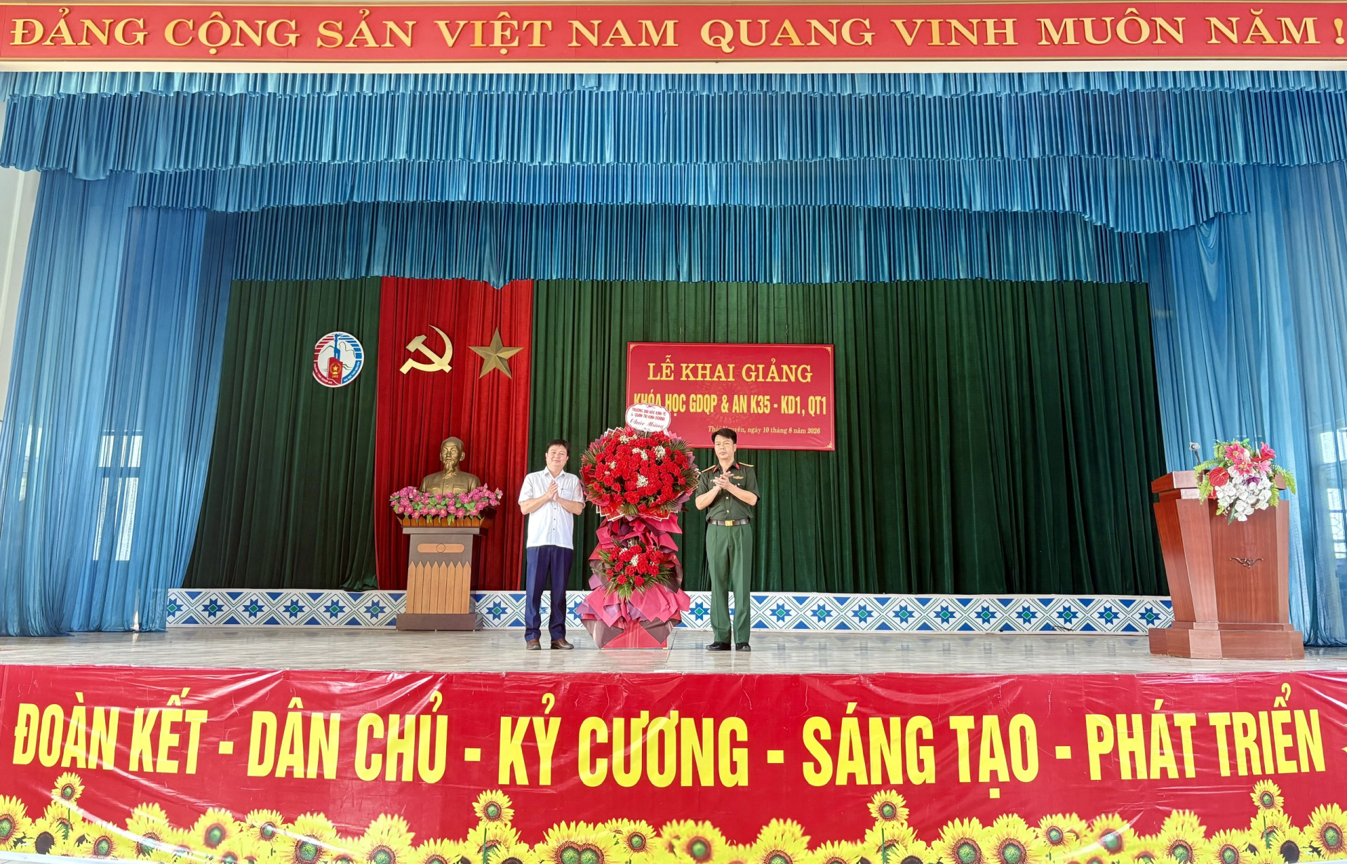 Khai giảng khóa học Giáo dục quốc phòng và an ninh K35-KD1, QT1: Khởi đầu năm học mới 2026-2027