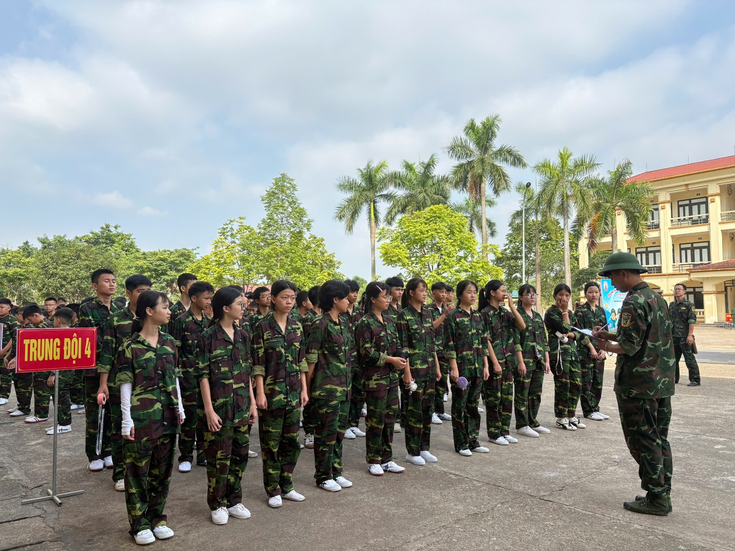 Sôi nổi các hoạt động ngày đầu tiên của các “Chiến sĩ nhí” tham gia chương trình “Chúng em học làm chiến sĩ” - Đợt 1, Năm 2026