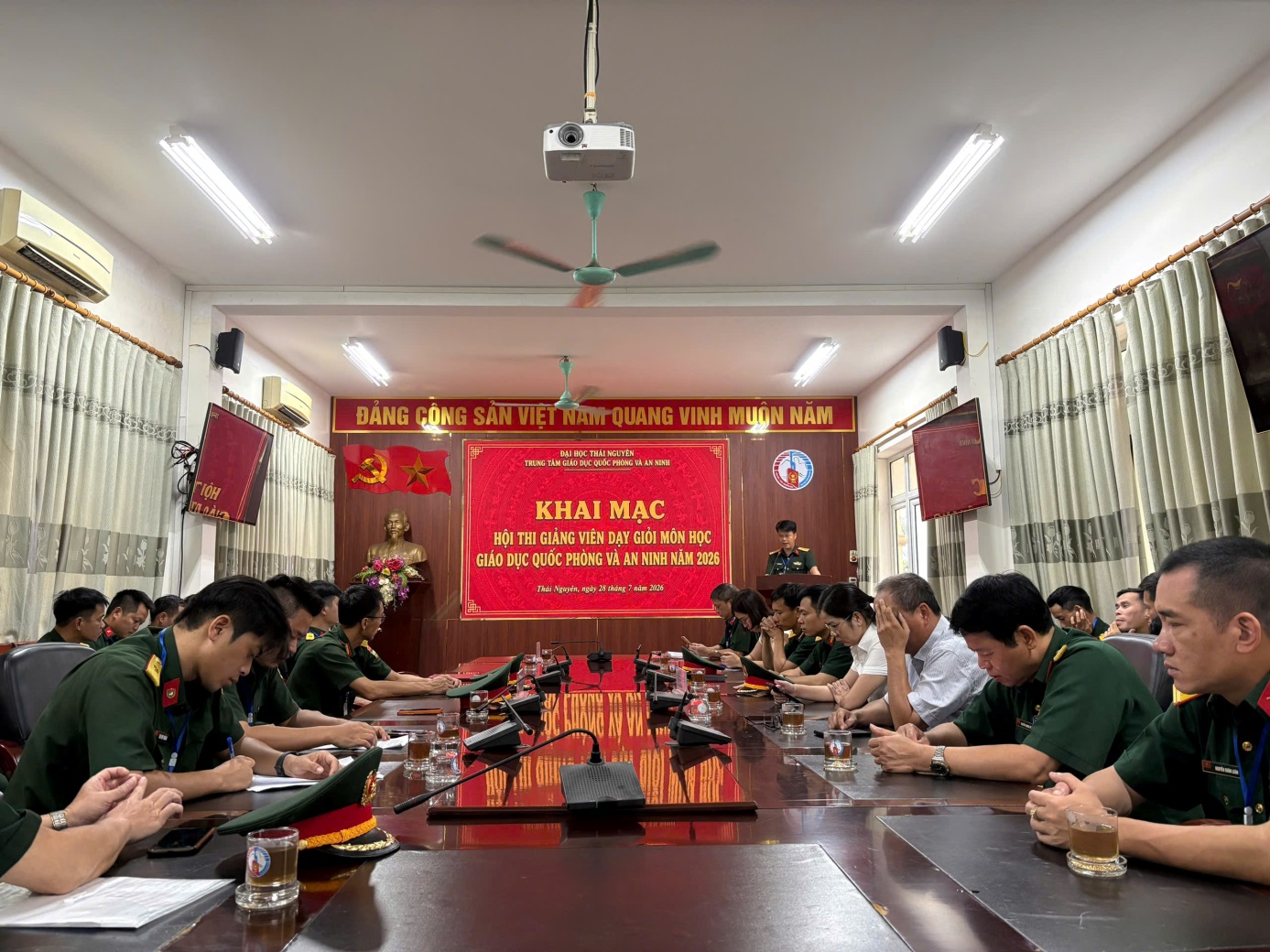 Trung tâm GDQPAN ĐHTN khai mạc Hội thi Giảng viên dạy giỏi môn học Giáo dục quốc phòng và an ninh cấp Trung tâm năm 2026